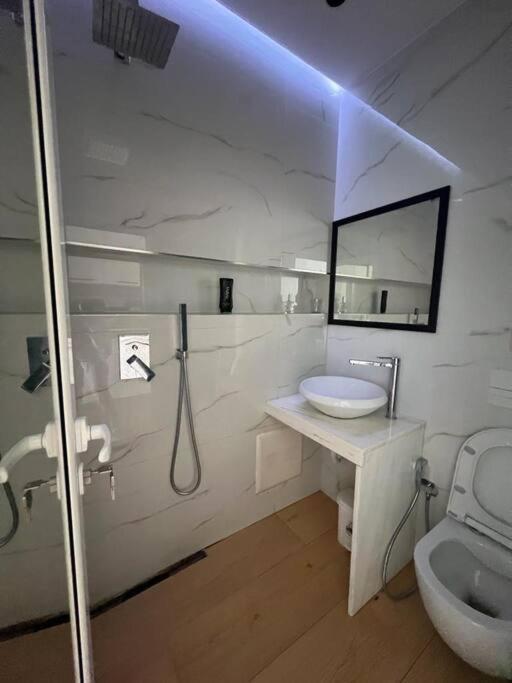 Central Studio Tiranë Ngoại thất bức ảnh
